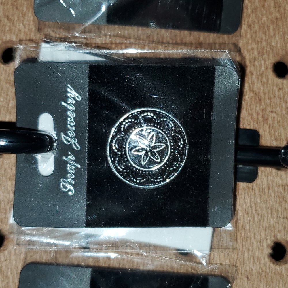 Silver with Black enamel Snap 20mm